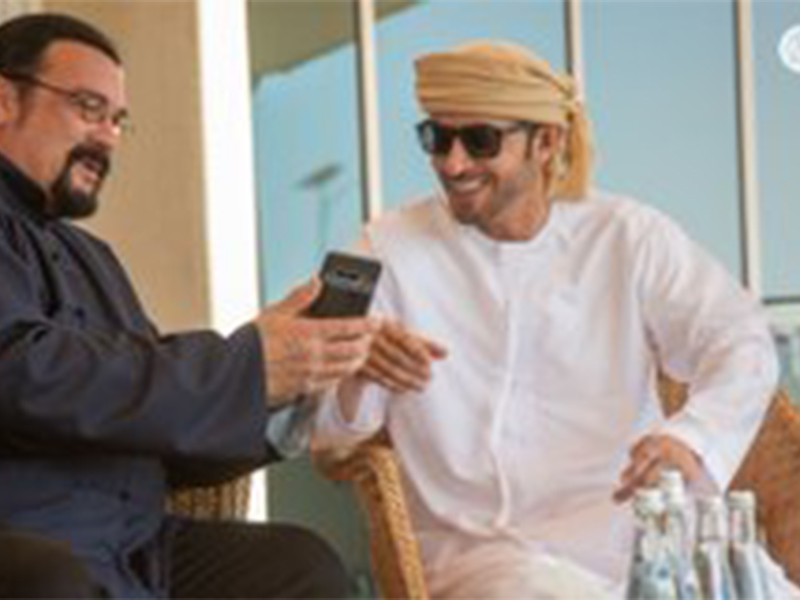 الممثل العالمي ستيفن سيجال في أبوظبي وصور من لقائه الشيخ هزاع بن زايد
